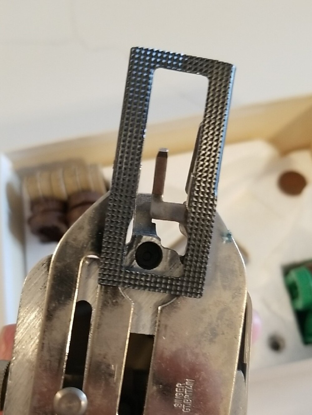 Singer Professional Buttonholer - Picture 8 of 15